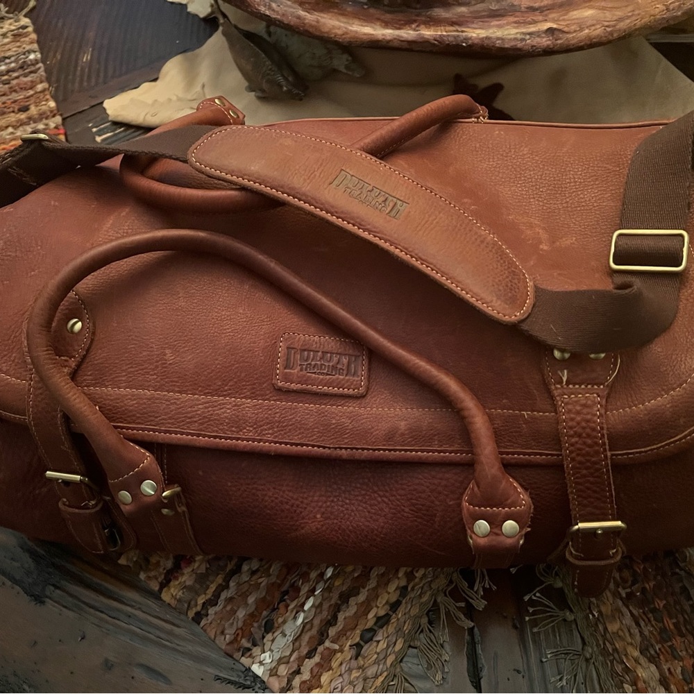 Duluth lifetime leather duffel bag - Picture 4 of 8